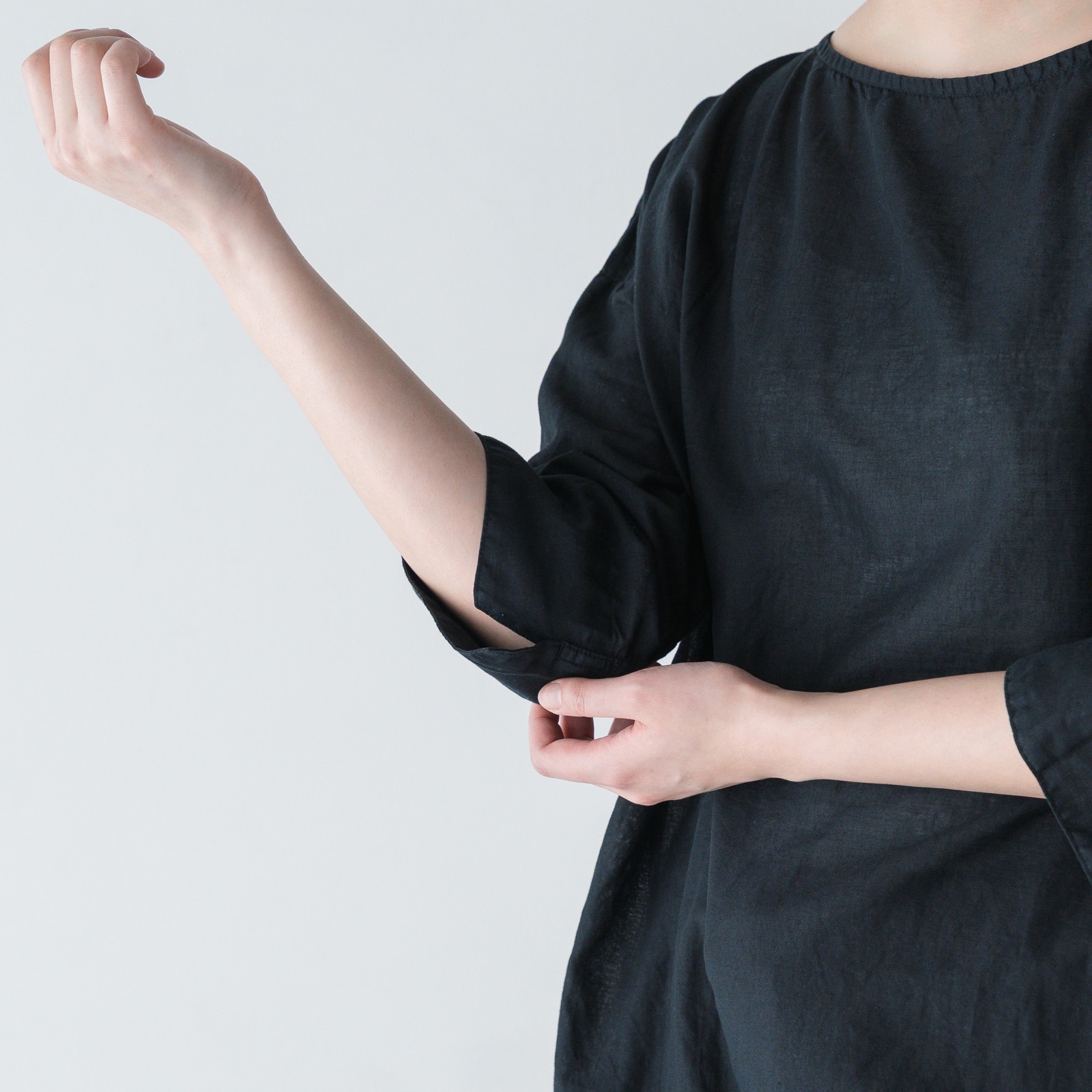 ARTE POVERA _ リネン&コットン ボートネックロングブラウス ブラック