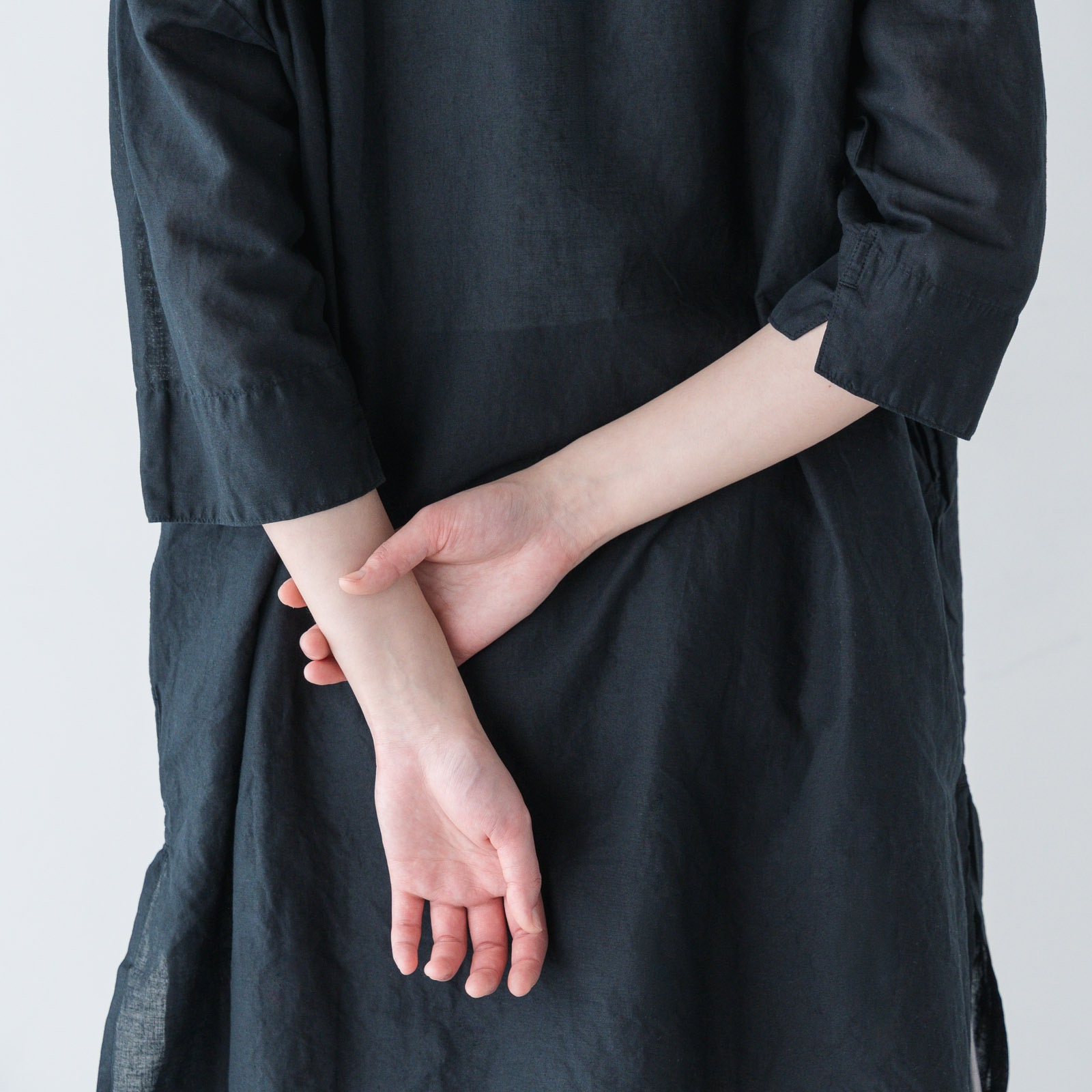 ARTE POVERA _ リネン&コットン ボートネックロングブラウス ブラック