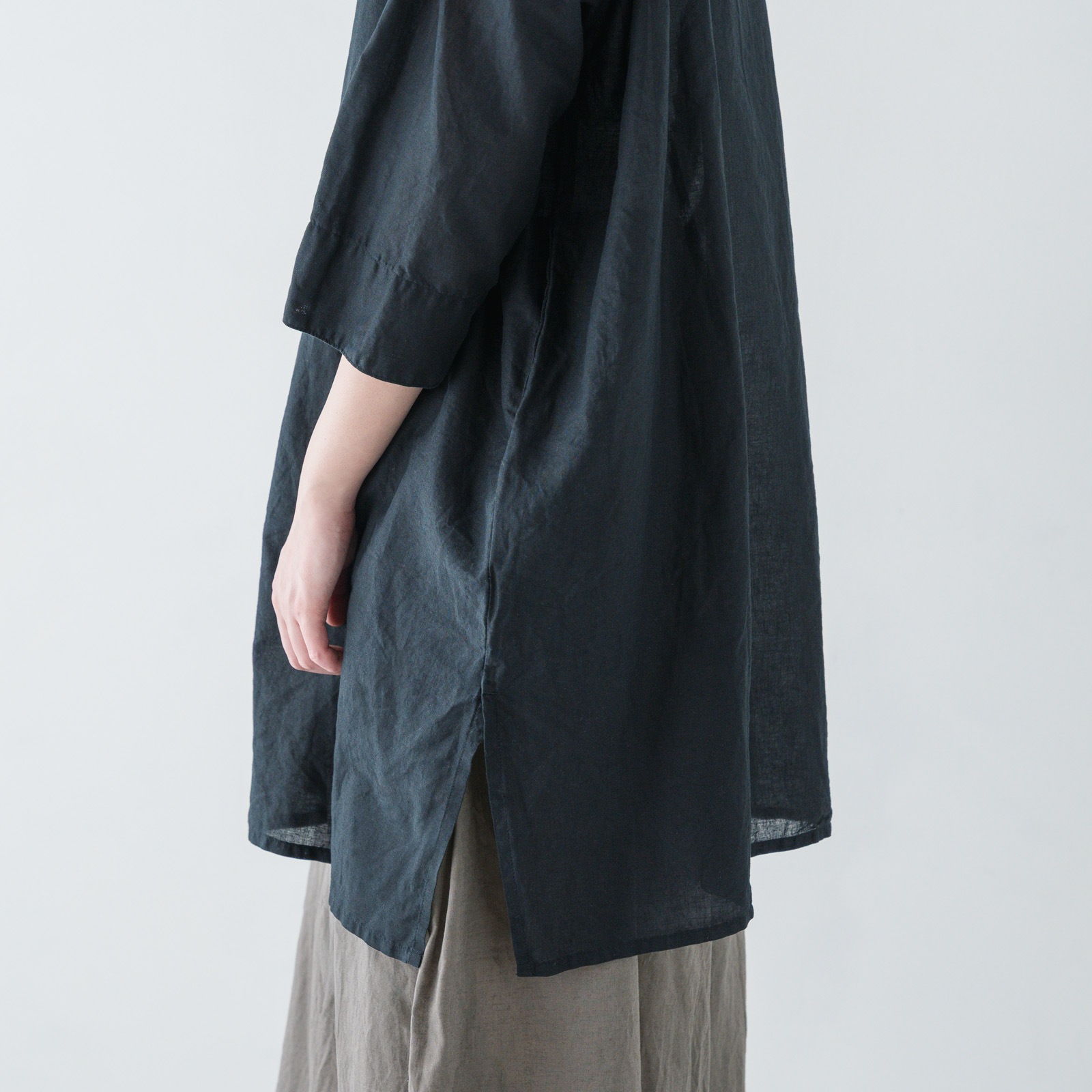 ARTE POVERA _ リネン&コットン ボートネックロングブラウス ネンドグレー