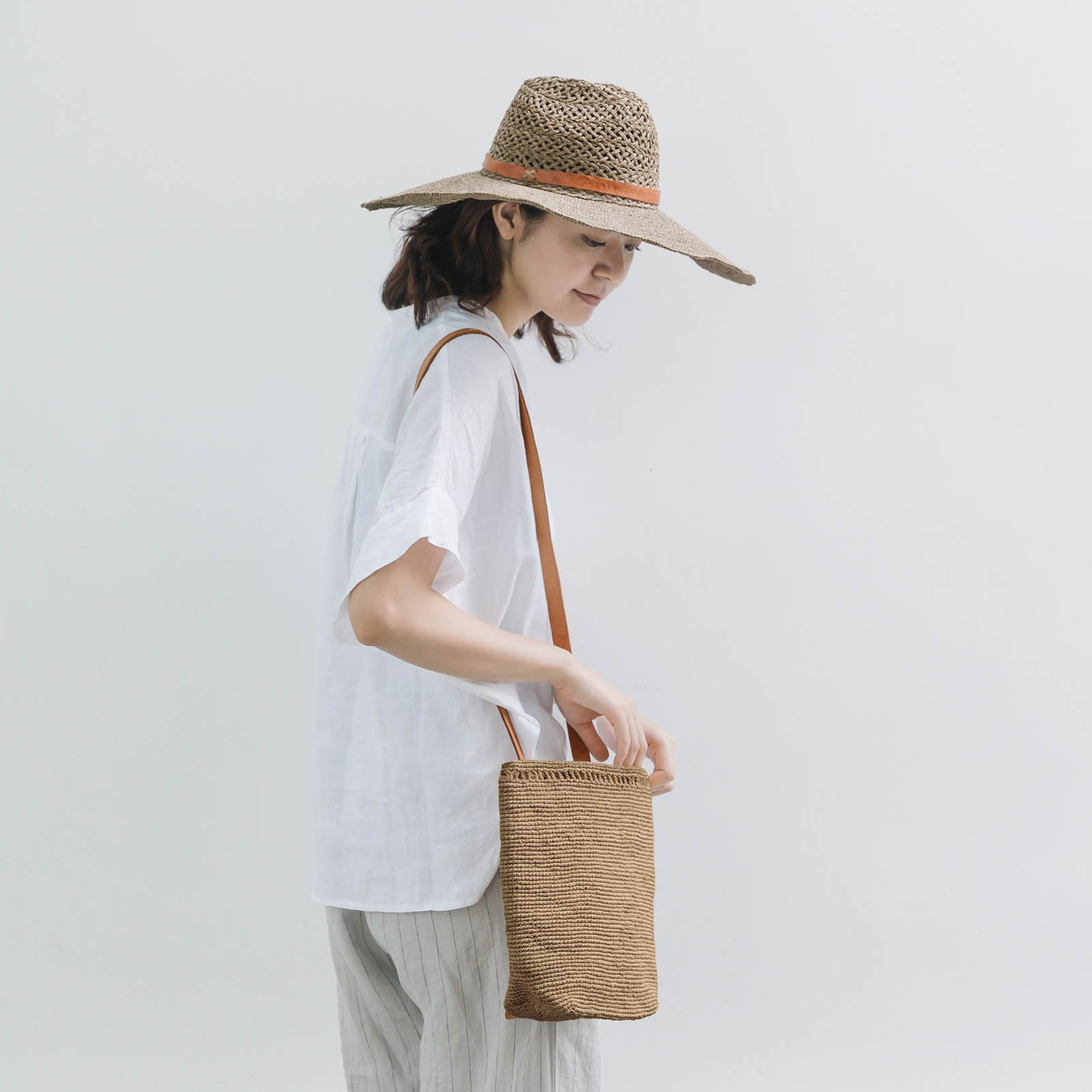 新品リーノエリーナラフィアバッグ カゴバッグ TEA 新品リーノエリーナラフィアバッグ カゴバッグ TEA