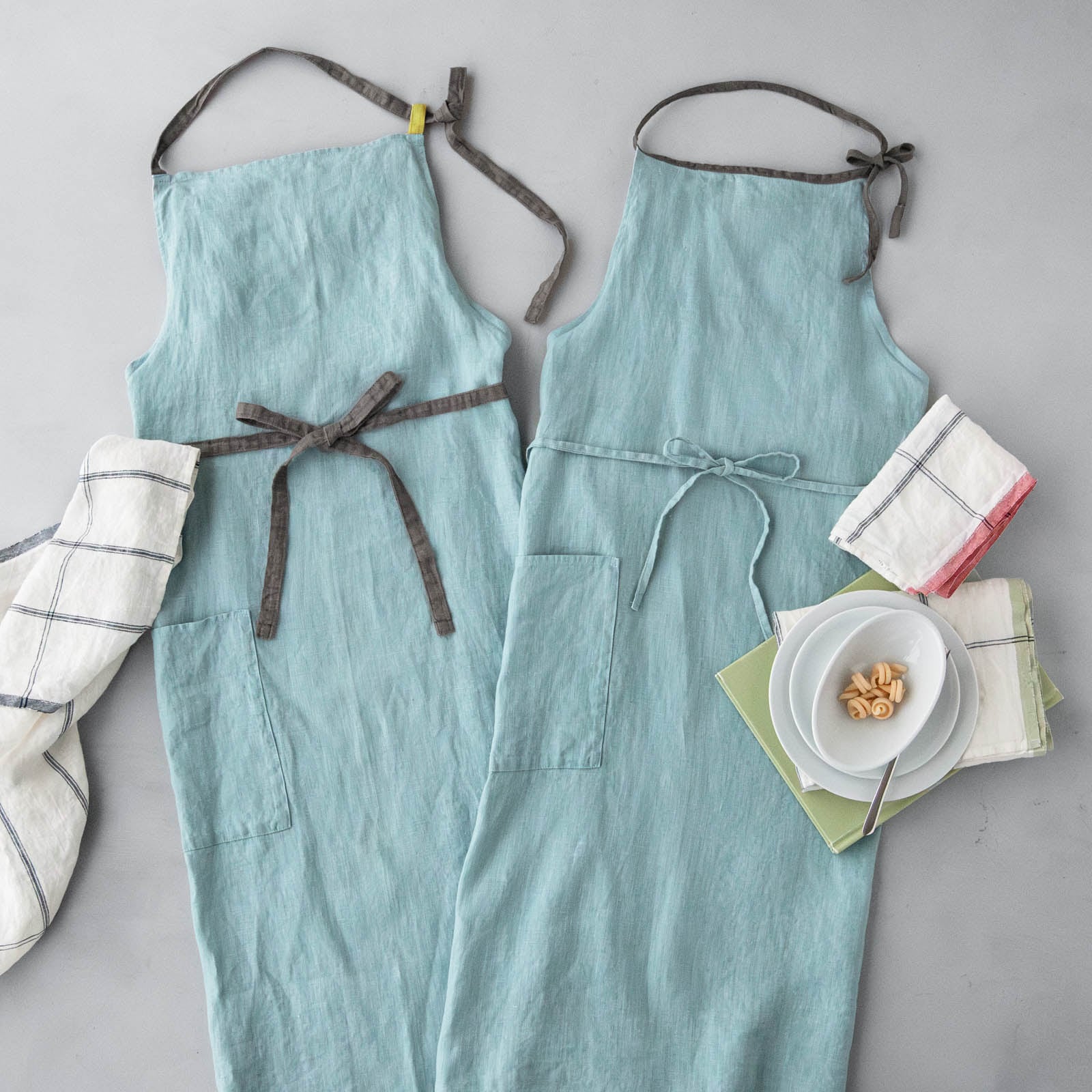 【5月中旬入荷予定】 _ フルエプロン マノン _ コーラルブルー