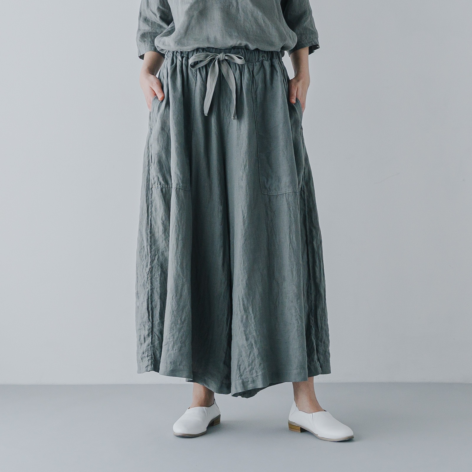 リネン染めギャザリングパンツ _ セージグリーン