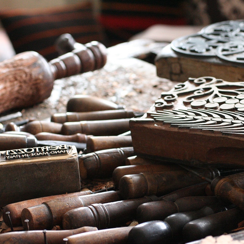 ベルトッツィ カフェエプロン _ グラディエンテ ネーロ