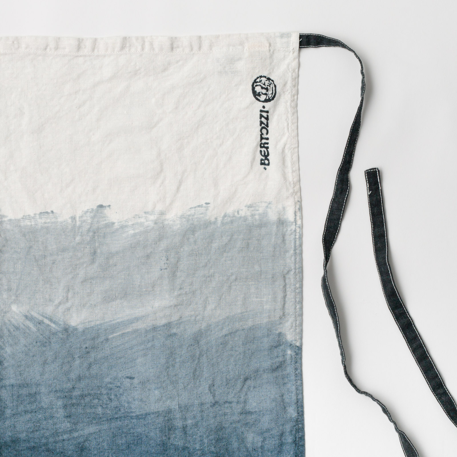 ベルトッツィ カフェエプロン _ グラディエンテ ネーロ