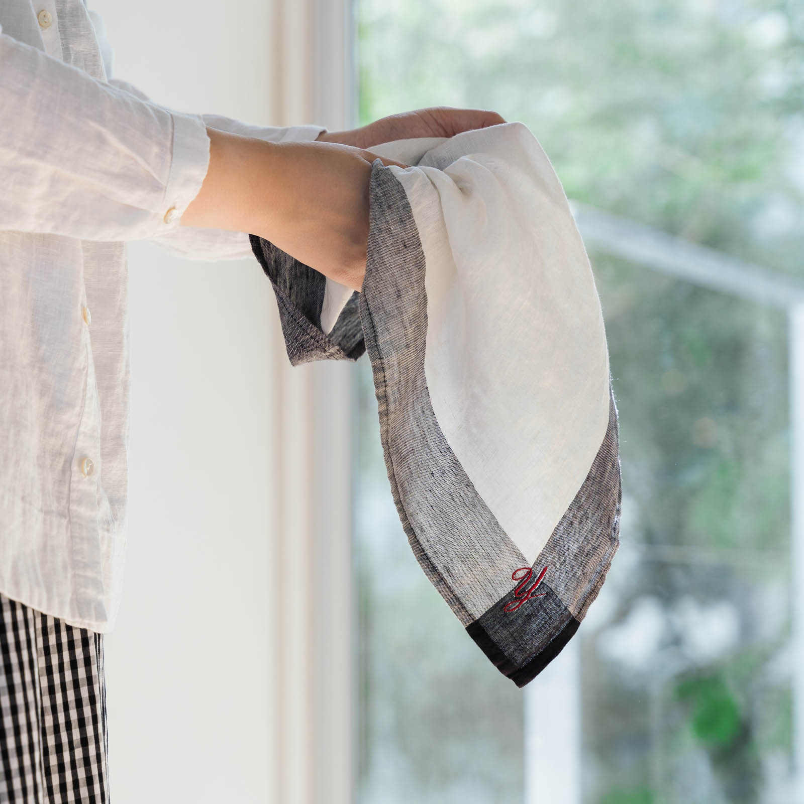 ハンカチ クアドロ _ ブラン