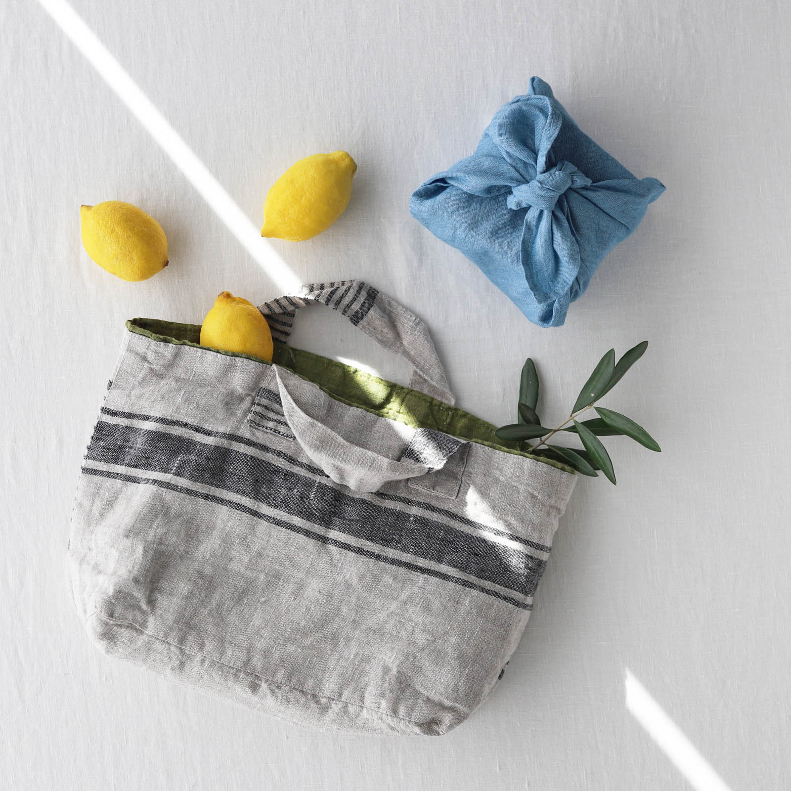 リバーシブルバッグ フロウ _ ブラック＆オリーブグリーン