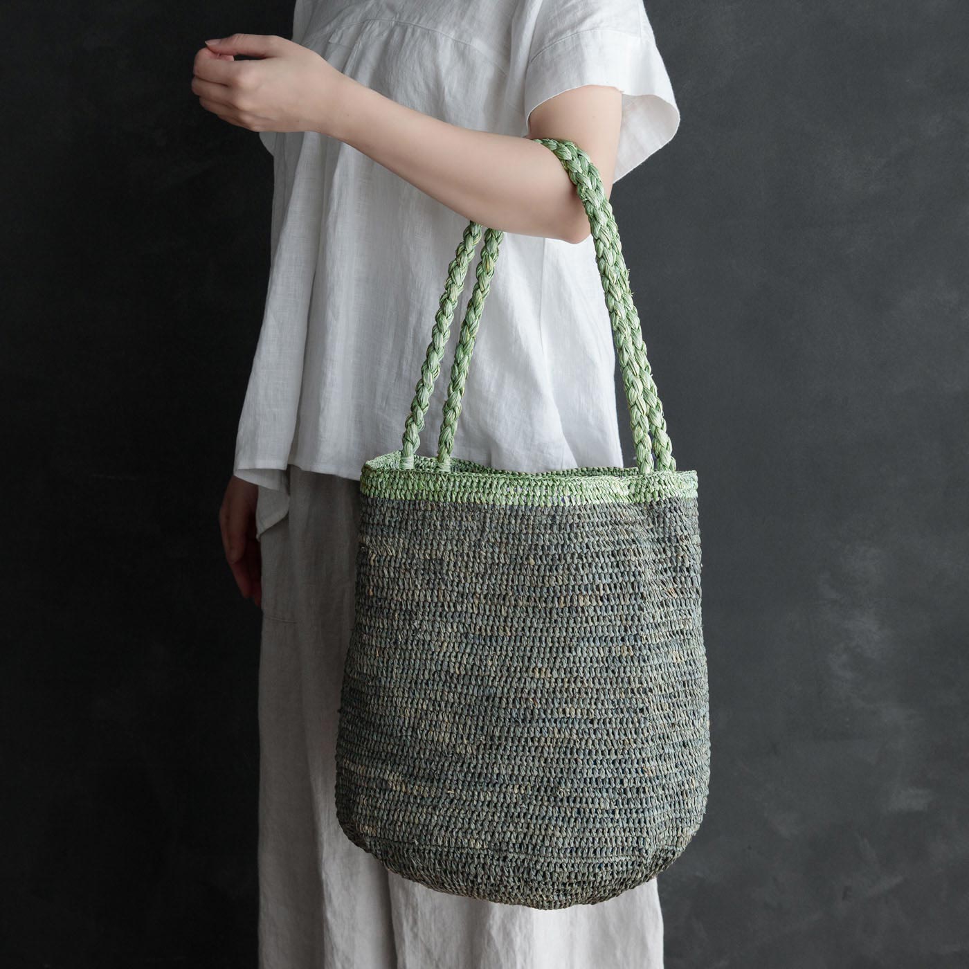 made in mada 【24SS】MOUMOUNEバイカラー ラフィアバッグ Made in Mada｜ラフィアバッグ MOUMOUNE｜かごバッグ トート