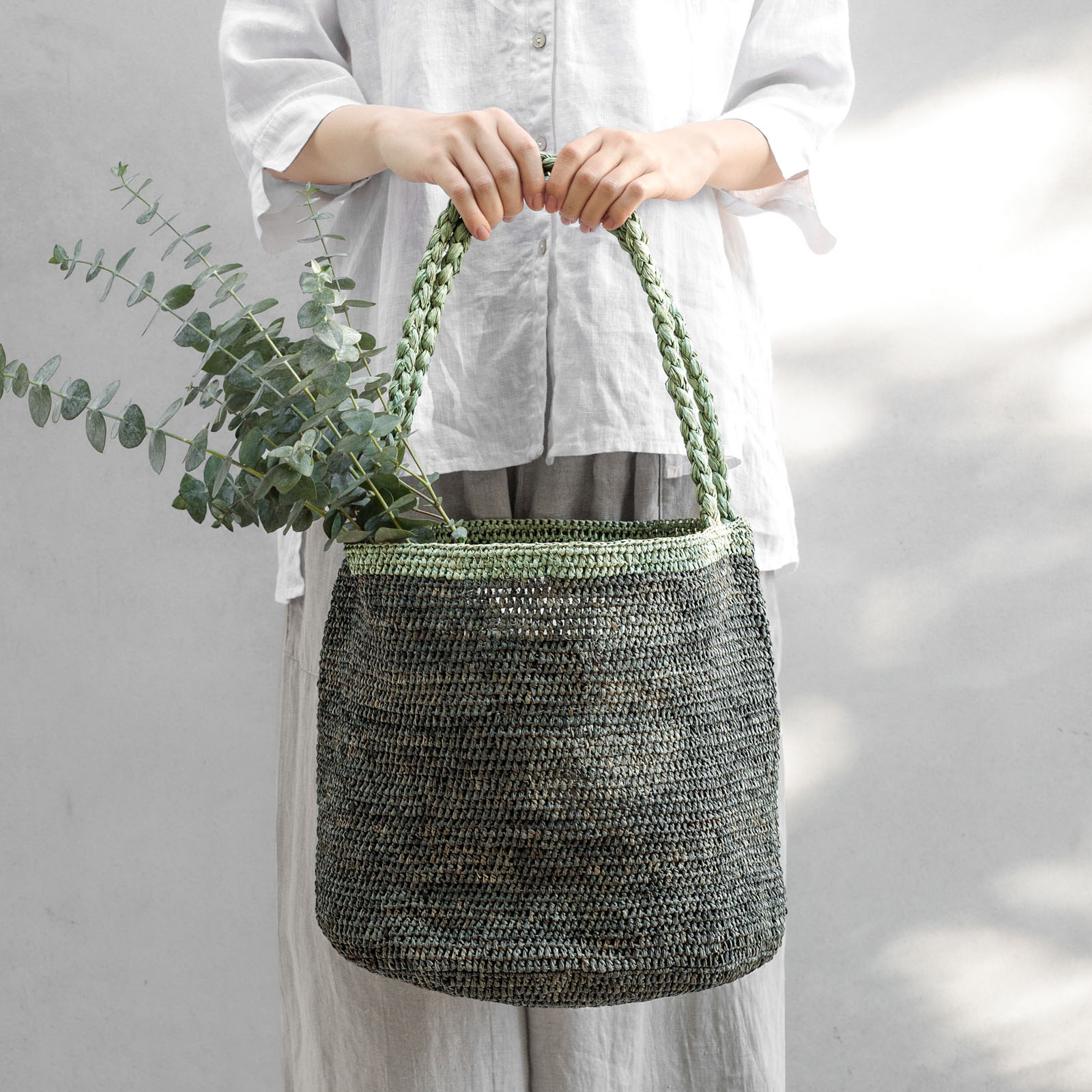 グレー系ラフィア素材　トートバッグ MOUMOUNE ラフィアバッグ Gray & Khaki