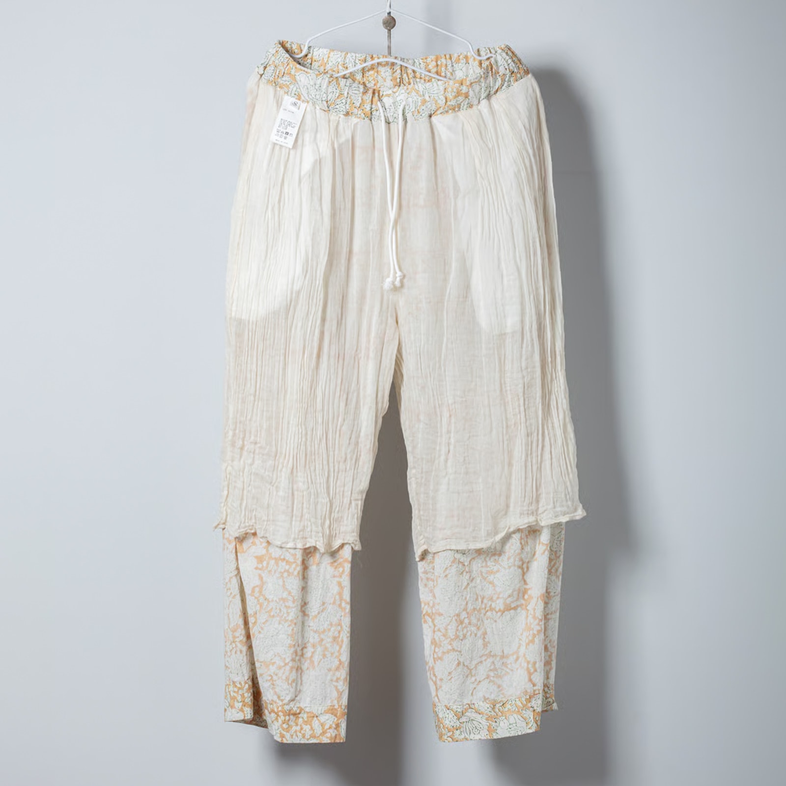 ARTE POVERA _ インド草木染ハンドプリント _ 2タックイージーパンツ _ イエローベージュ