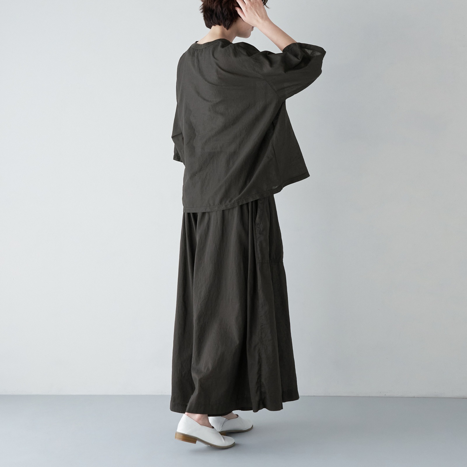 ARTE POVERA _ リネンコットン ワイドクルーTシャツ _ ダークブラウン