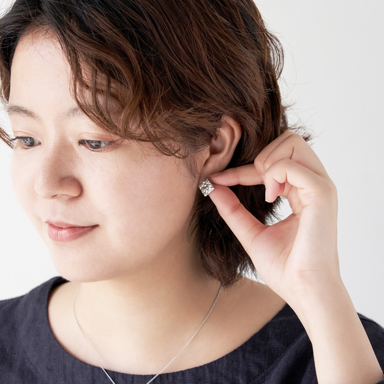 【8月中旬入荷予定】 _ いはだのピアス ひし形