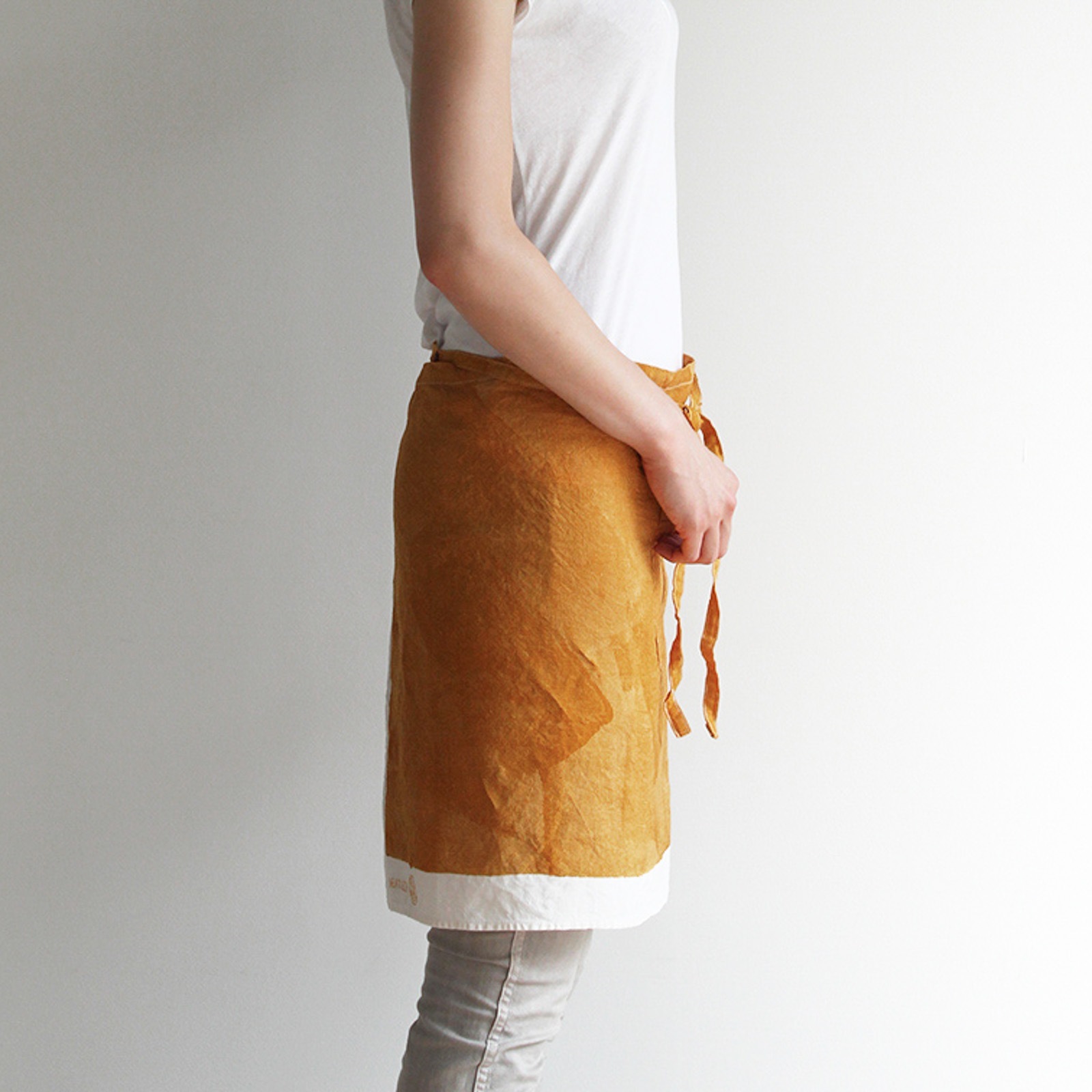 ベルトッツィ カフェエプロン _ テーレ ピエノ セナペ