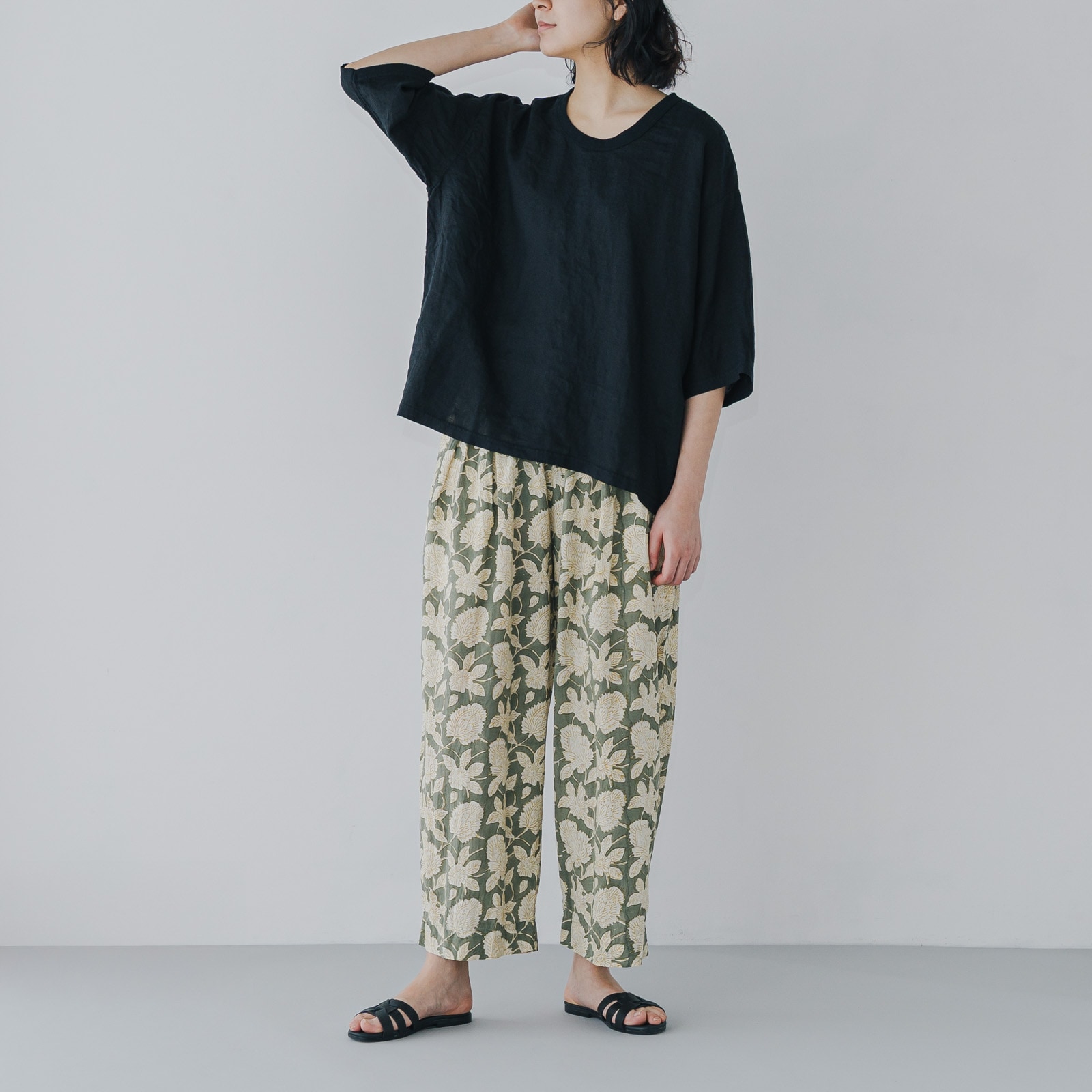 リネン クルーTシャツ _ ブラック