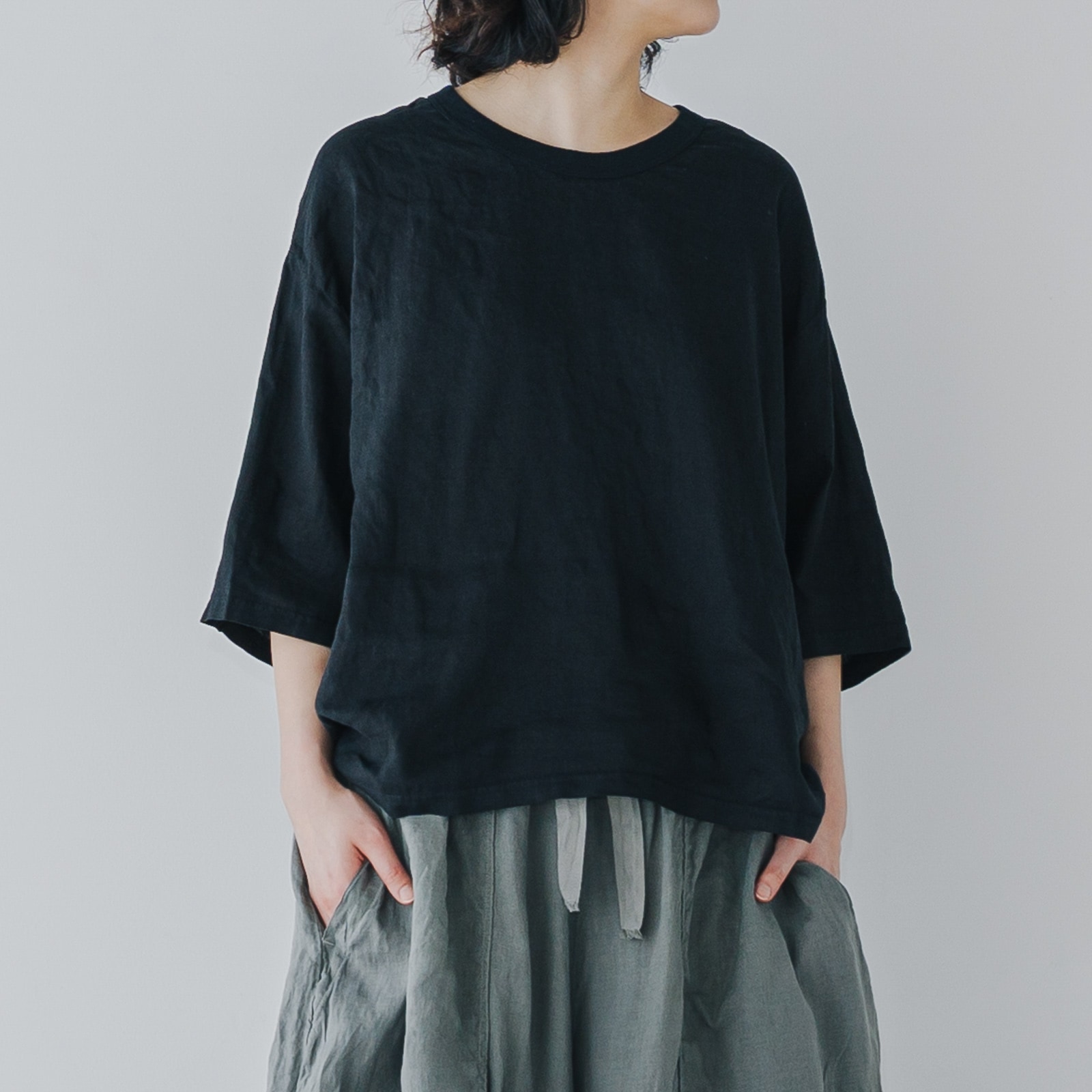 リネン クルーTシャツ _ ブラック