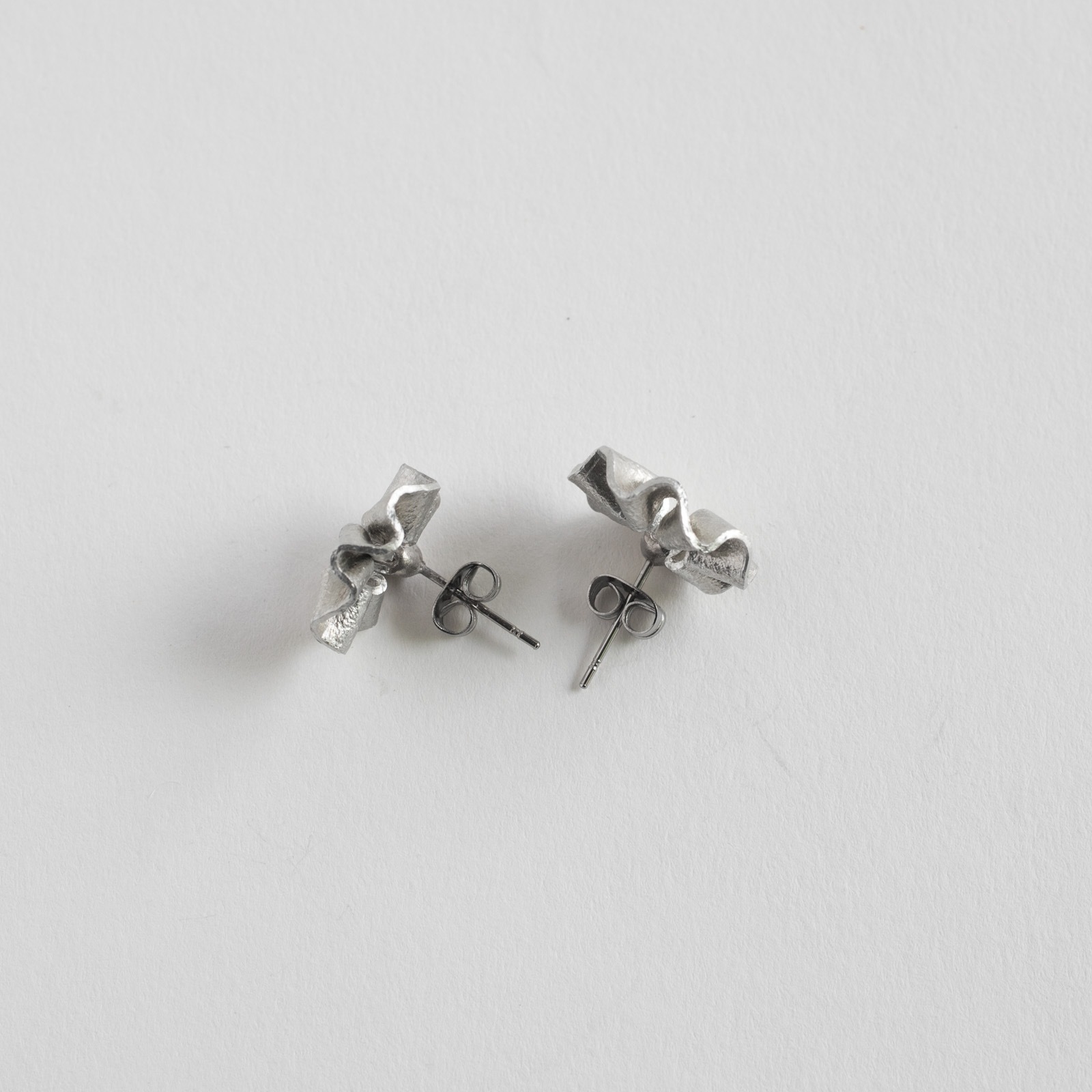 ドレープまるピアス