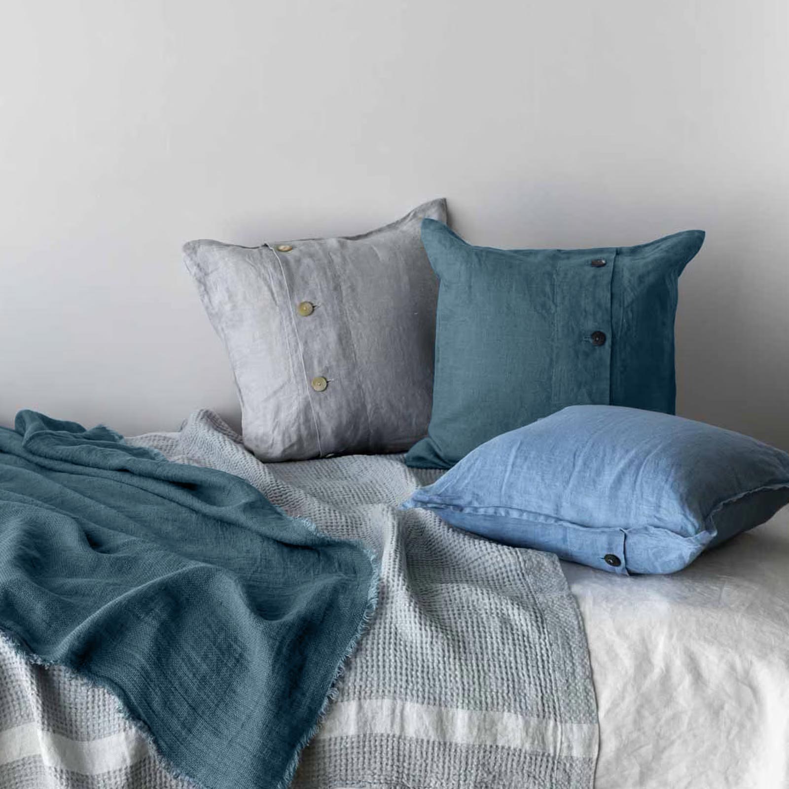 クッションカバー ベア _ シャドーブルー