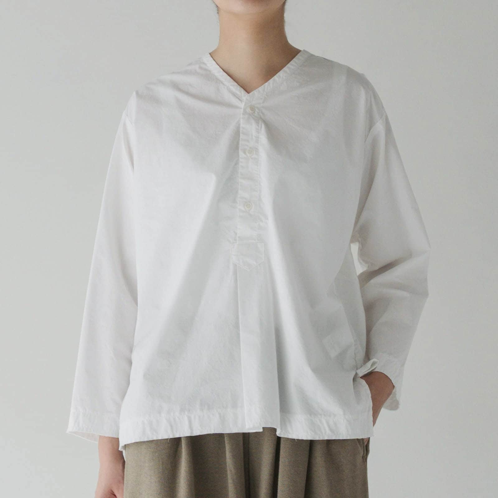 タイプライター _ Vネックノーカラーシャツ _ ライトグレー