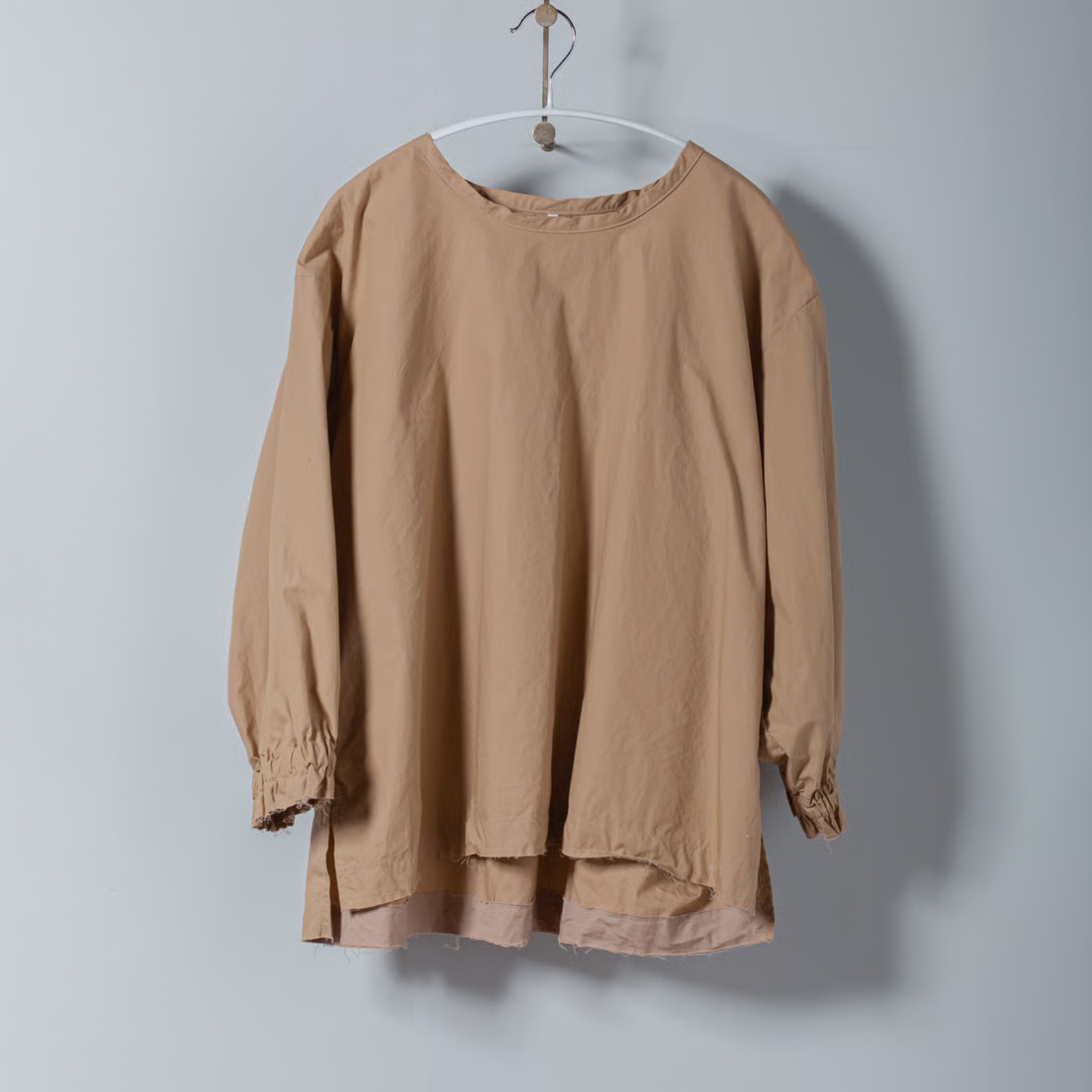 ARTE POVERA _ タイプライター _ クルーワイドシャツ _ テラコッタベージュ