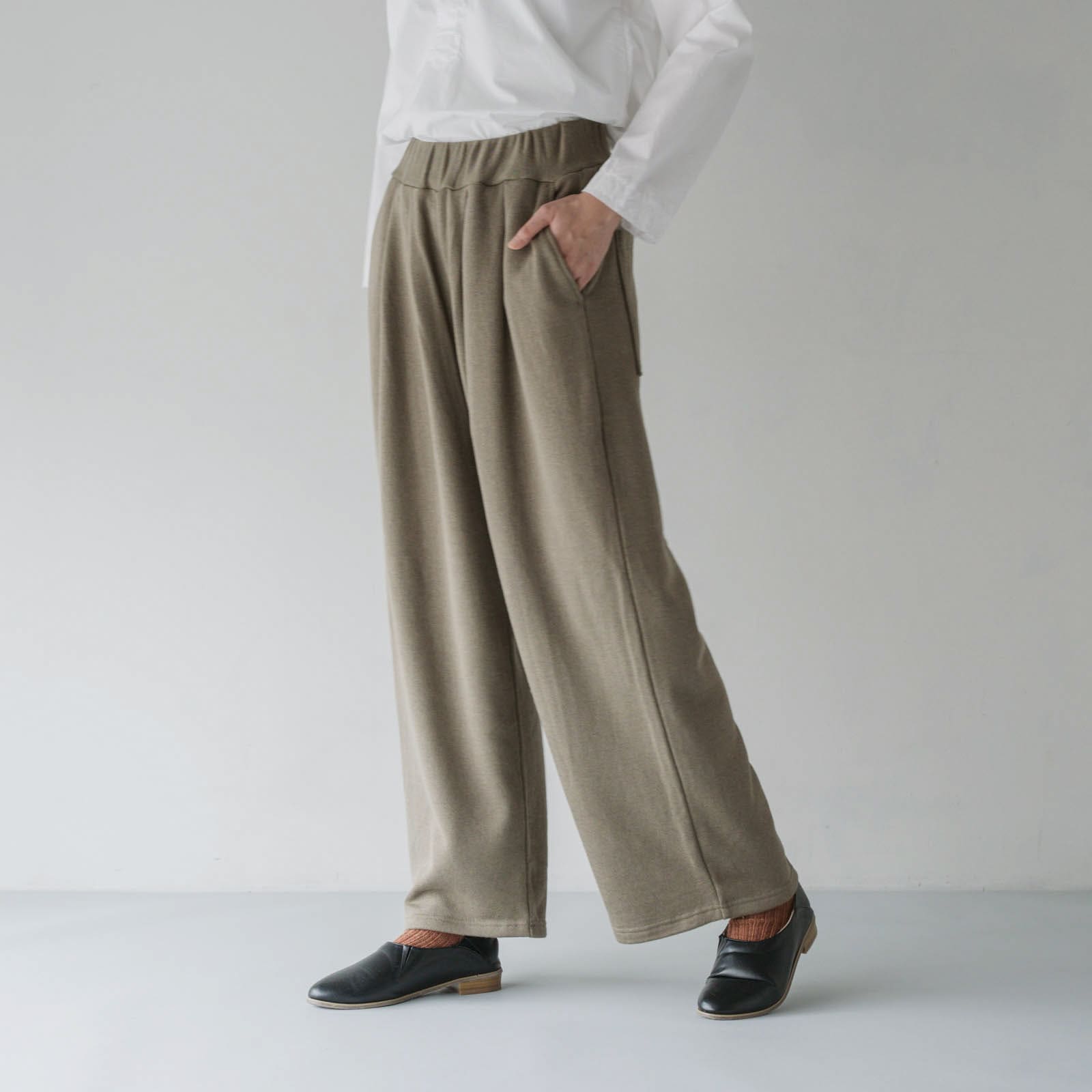 ARTE POVERA _ リネンコットン裏毛 _ 2タックワイドパンツ _ カーキオリーブ