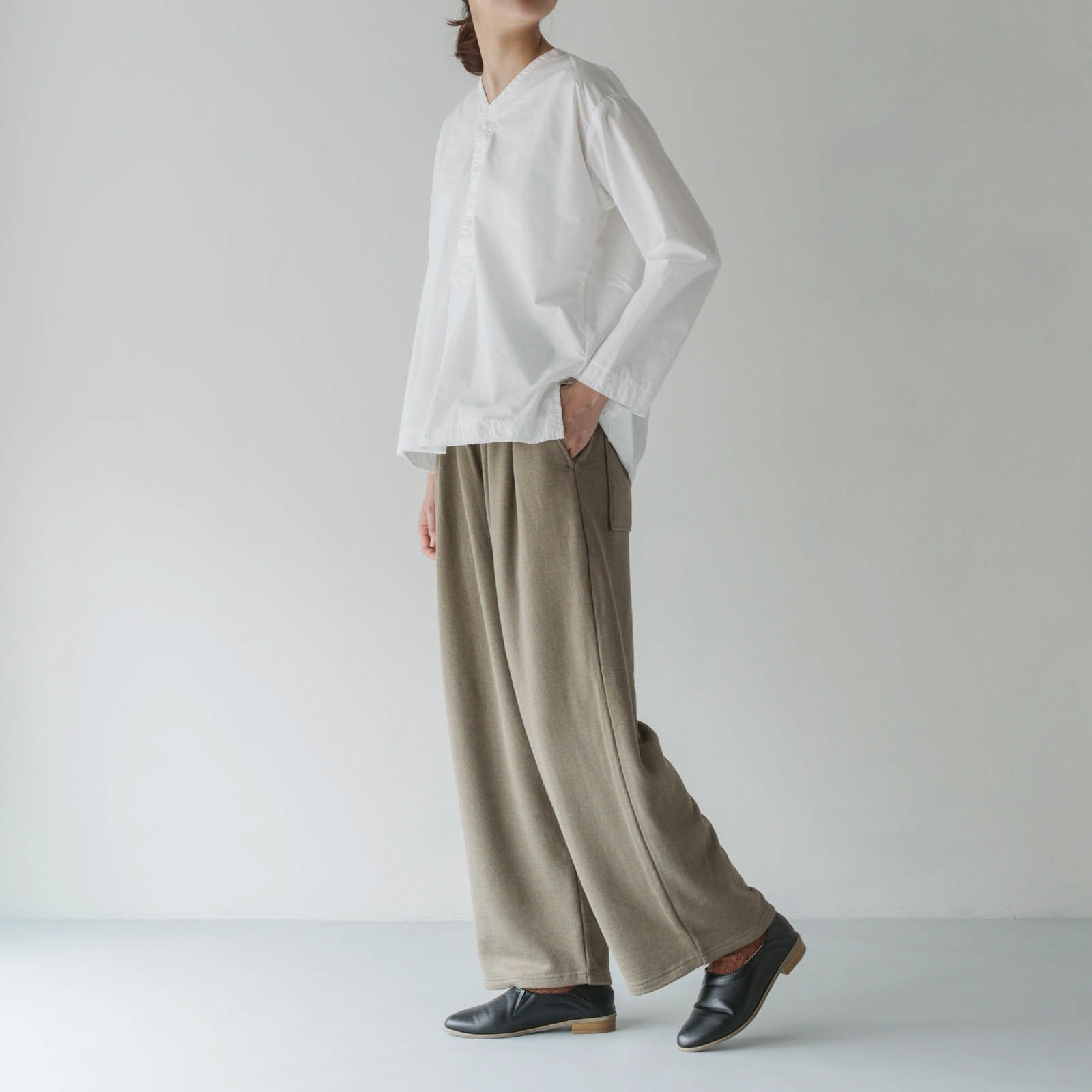 ARTE POVERA _ リネンコットン裏毛 _ 2タックワイドパンツ _ カーキオリーブ