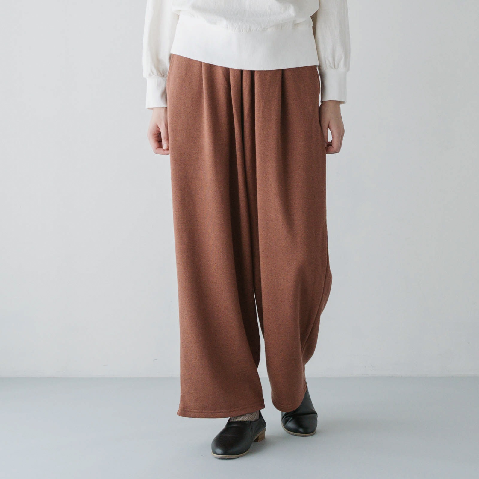 ARTE POVERA _ リネンコットン裏毛 _ 2タックワイドパンツ _ カーキオリーブ