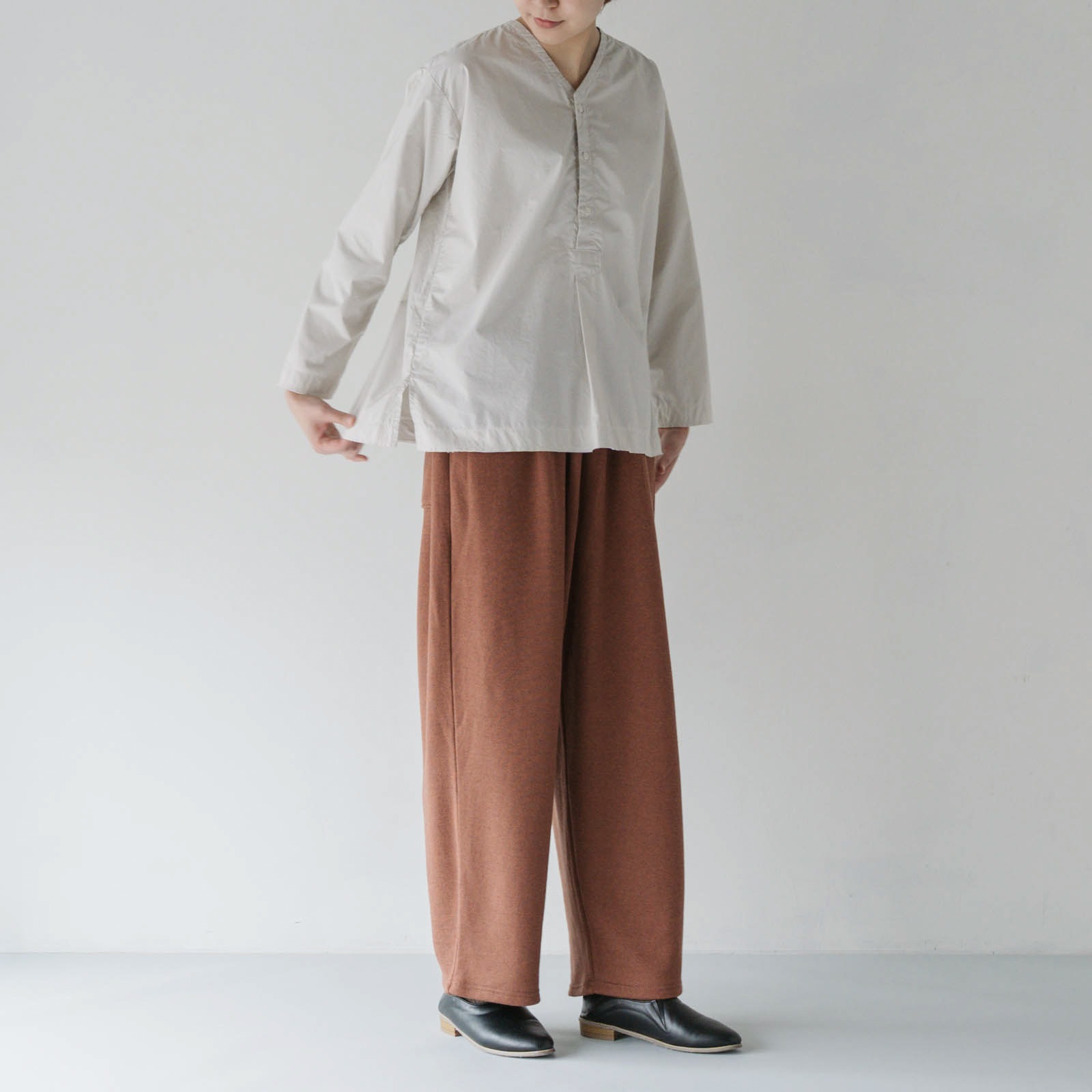 ARTE POVERA _ リネンコットン裏毛 _ 2タックワイドパンツ _ カーキオリーブ