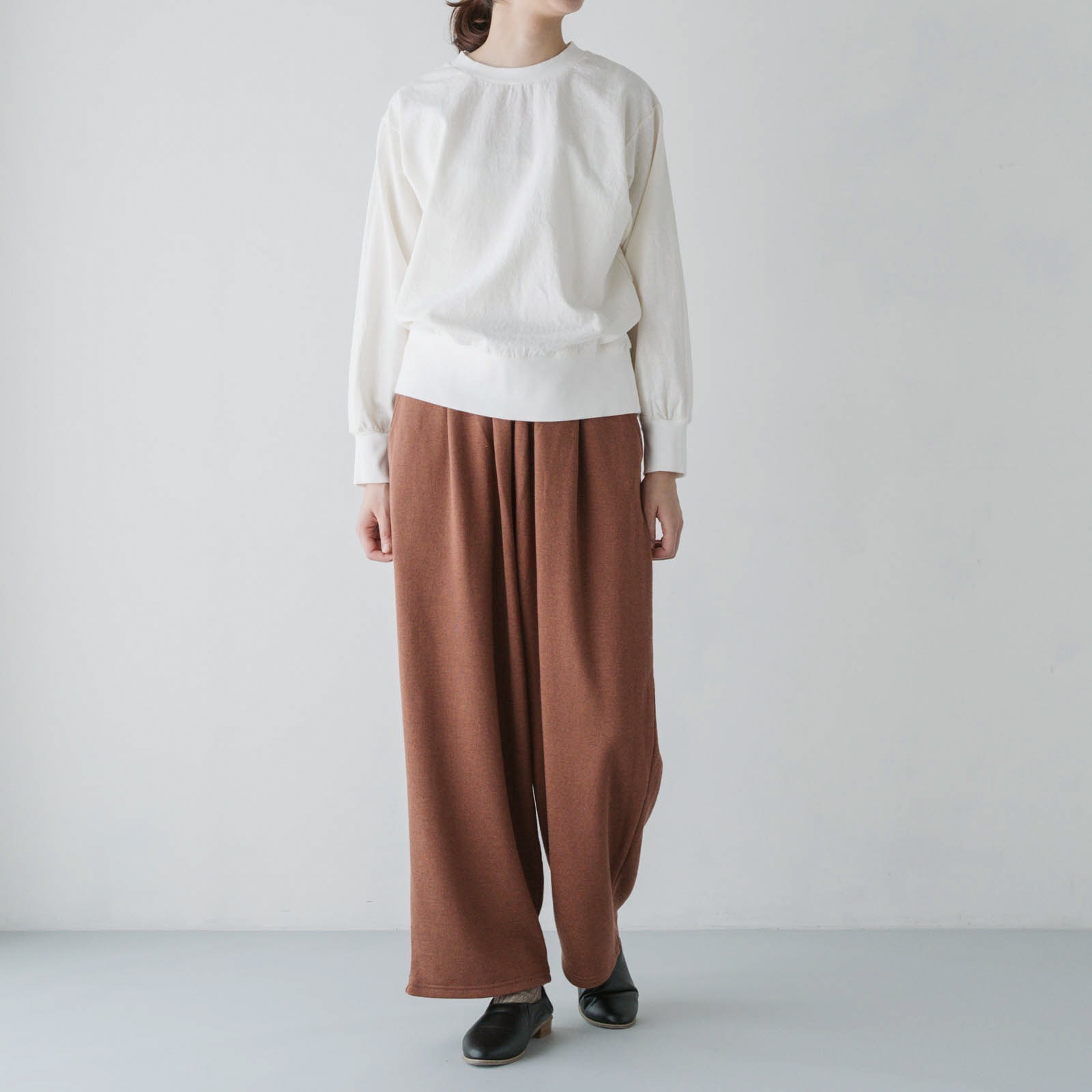 ARTE POVERA _ リネンコットン裏毛 _ 2タックワイドパンツ _ カーキオリーブ