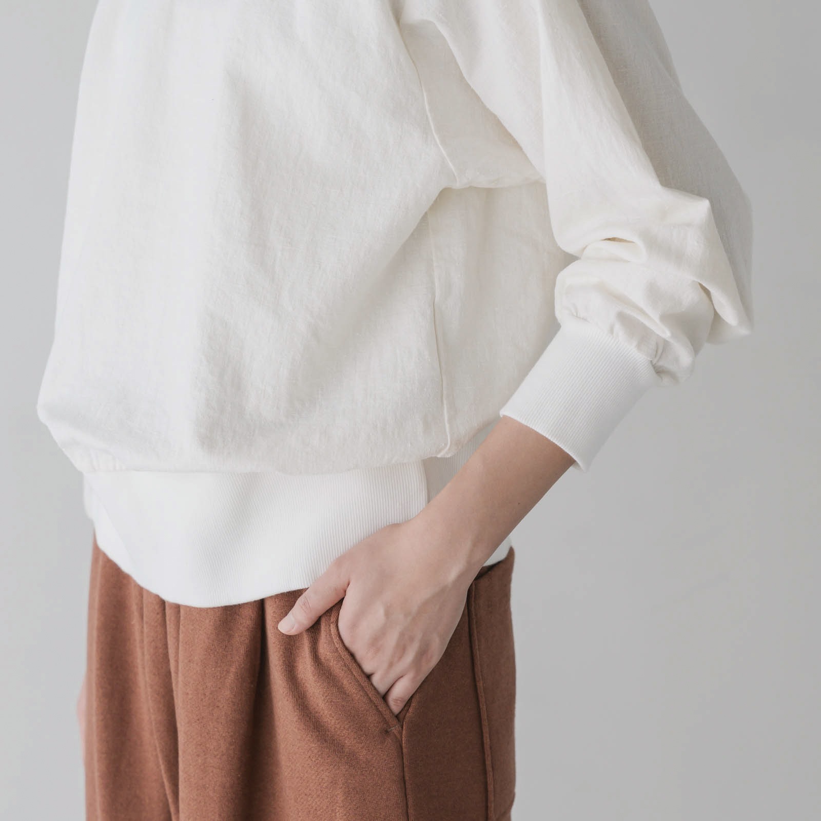 ARTE POVERA _ リネンコットン裏毛 _ 2タックワイドパンツ _ カーキオリーブ