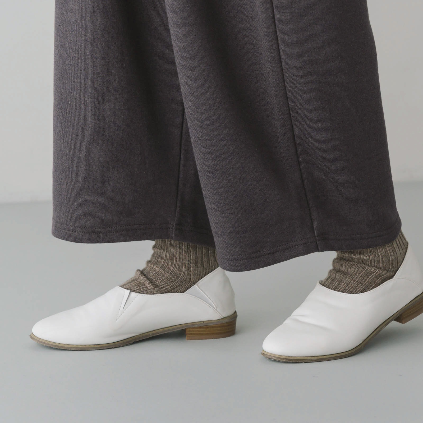 ARTE POVERA _ リネンコットン裏毛 _ 2タックワイドパンツ _ カーキオリーブ