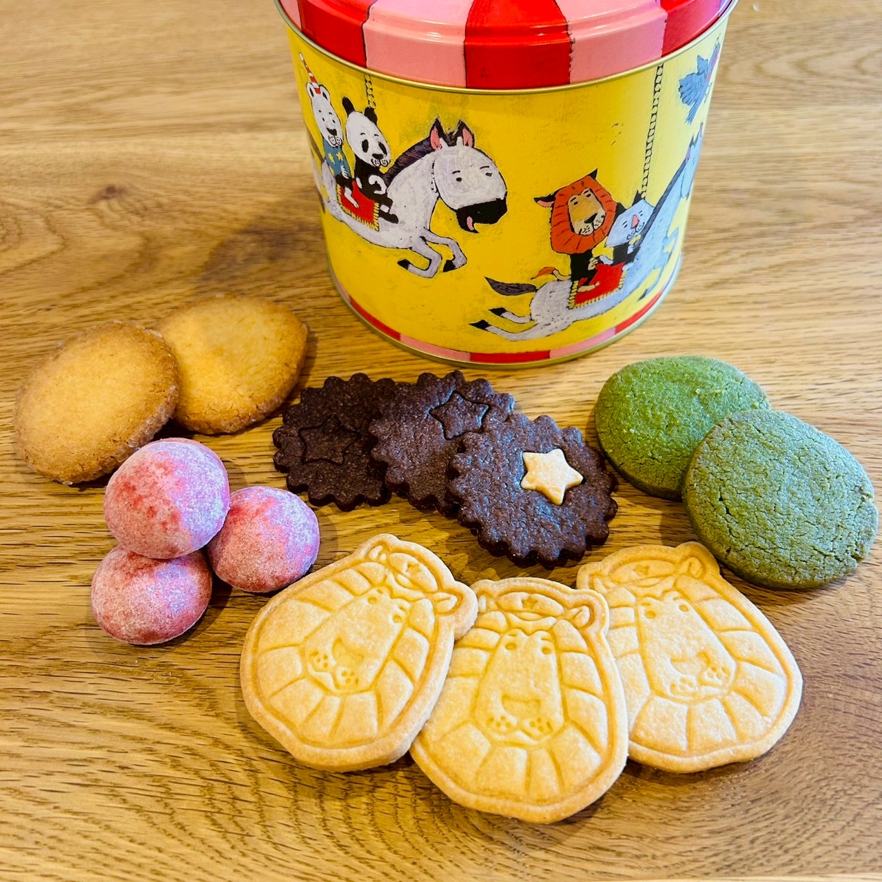 【希少】くまコーラシリーズ 3本セット メリーゴーランドクッキー缶 | クッキー缶 | LION KITCHEN（ライオン