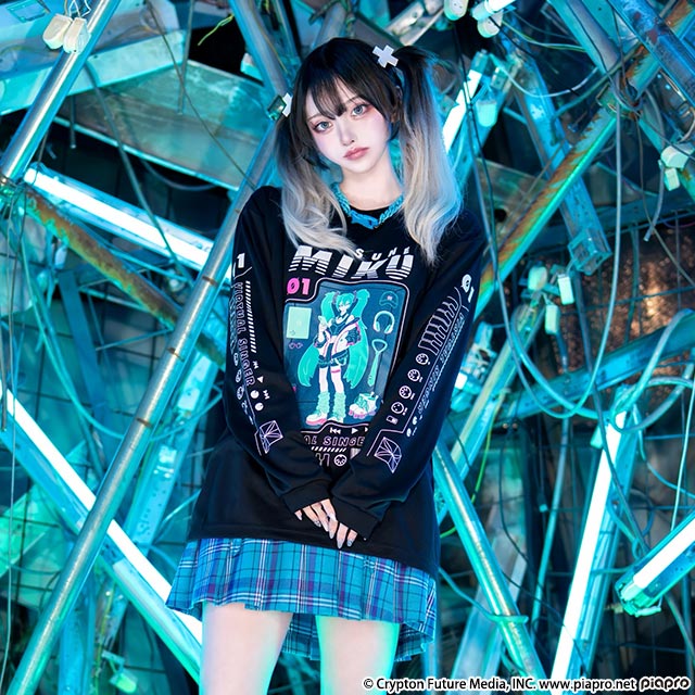 THE MUSIC 音楽が流せる　ロンT 初音ミク ロンT【BLACK】 / 初音ミク×リッスンフレーバー｜LISTEN