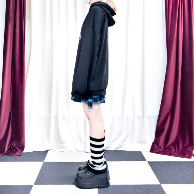 闇の十字架 煌めきスタッズパーカー【BLACK】｜LISTEN FLAVOR