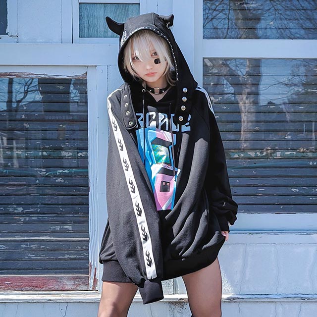 LISTEN FLAVOR ブラック バニー グラフィック ハーネス付きパーカー LISTEN FLAVOR ブラック バニー グラフィック ハーネス付きパーカー