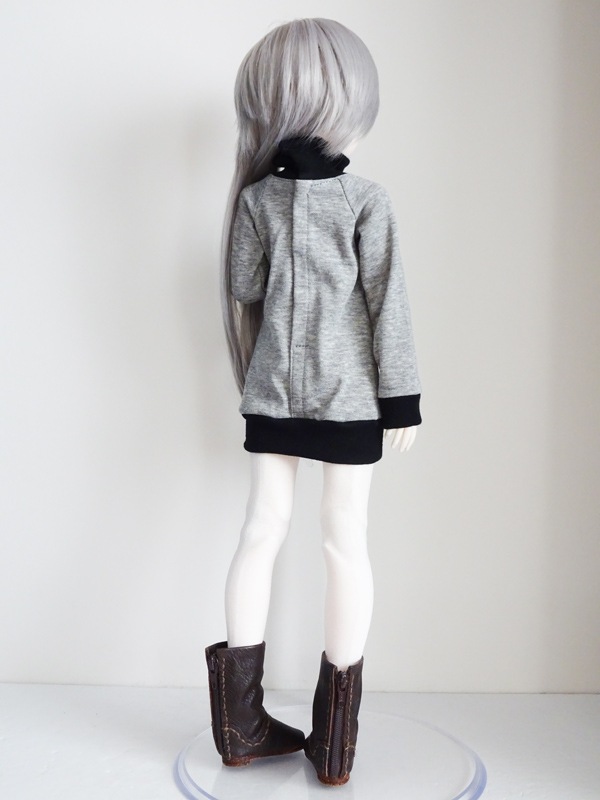 MDD(もちあし)/アゾン45/DDP　タートルネックワンピース（グレー×黒）