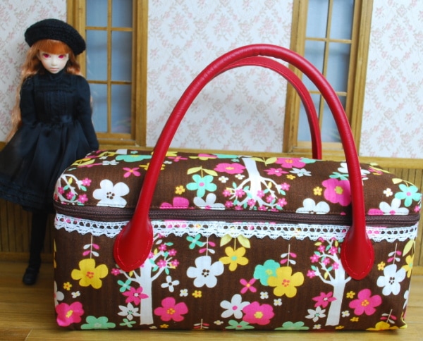 お人形とおでかけバッグお人形とおでかけバッグ・23cmドールサイズ　メルヘンTree　　【まるしぇらぱん】　　ｈ260111-6