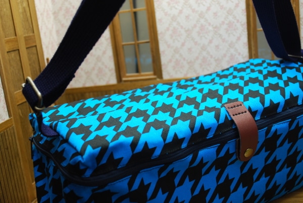 お人形とおでかけバッグ　バッグインタイプ　（大）　ブルー千鳥格子　/　ブライスドールサイズ　　【まるしぇらぱん】　　H27 11-1-02