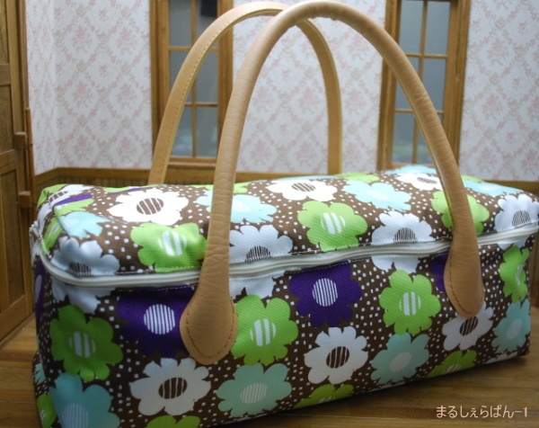 【ハンドメイド】　お人形とおでかけバッグ　しっかり持ち手タイプ　（大）　パープルグリーンフラワー　/　ブライスドールサイズ　　【まるしぇらぱん】　　H281-ma1