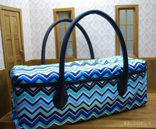 お人形とおでかけバッグ　しっかり持ち手タイプ　（大）　ブルー折れ線　/　ブライスドールサイズ　　【まるしぇらぱん】　　H281-ma2