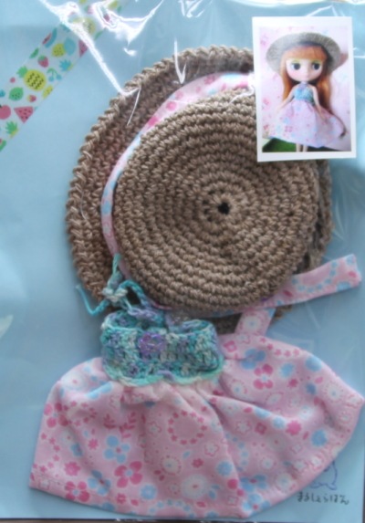 売切れ　　【ハンドメイド】【まるしぇらぱん】　でこニキ・ミディブライスサイズお洋服セット　サンドレスセット（ピンク）　　H2907W001