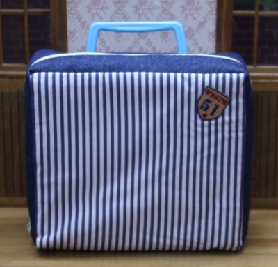 【ハンドメイド】　お人形とおでかけバッグ　ミニドールサイズ　取手付き　ストライプデニム　【まるしぇらぱん・ハンドメイド】　　H2909mb6
