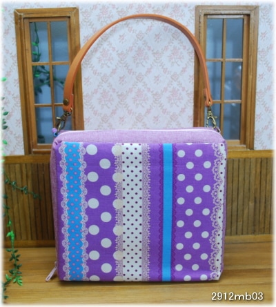 【ハンドメイド】　お人形とおでかけバッグ　ミニドールサイズ　取手取り外し可　ドットレース　（パープル）　（2912ｍｂ03）　【まるしぇらぱん・ハンドメイド】