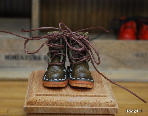【ハンドメイド/Rose-mic】 編み上げブーツ モスグリーン (紐:茶) 【オビツ24cmボディサイズ】 /Rm24-1