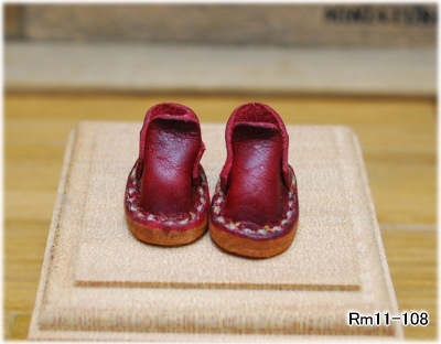 売り切れ　　【ハンドメイド/Rose-mic】 　サボシューズ　ダークレッド（ステッチ：ベージュ）　【オビツ11cmボディサイズ】　/Rm11-108