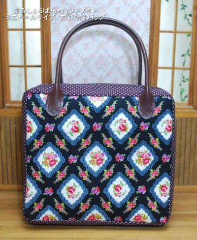 【ハンドメイド】　お人形とおでかけバッグ　ミニドールサイズ　しっかり持ちてタイプ　黒ダイヤ/パープルドット 　【まるしぇらぱん・ハンドメイド】　r105-6