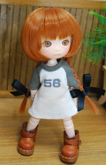 【4インチ】　ドール用ウィッグ　 マシュマロショート細三つ編み　キャロットブラウン /黒リボン付 (T2735×M27X)