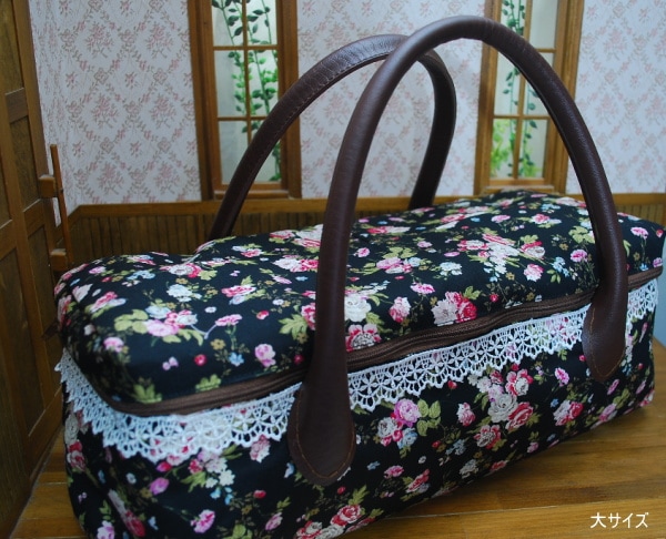 【まるしぇらぱんハンドメイド】　お人形とおでかけバッグ　しっかり持ち手タイプ　（大）　黒地花柄レース　/　ブライスドール他サイズ　
