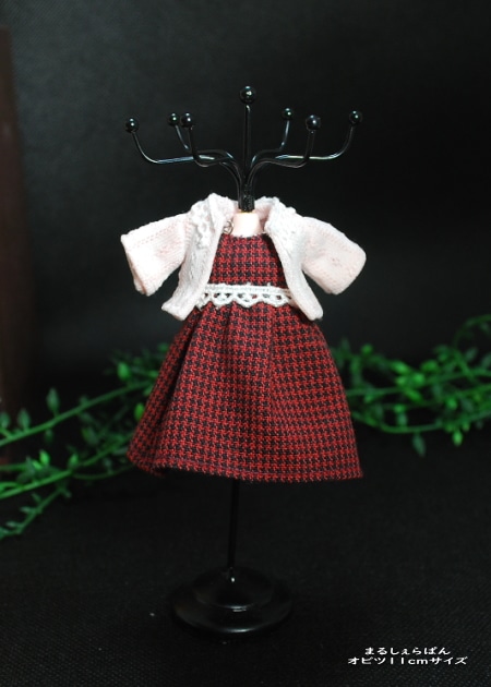 【ハンドメイド/まるしぇらぱん】　ベスト付きワンピースセット　ボルドー千鳥　【7】（ペチパンツ・靴下付）　オビツ11ｃｍサイズ