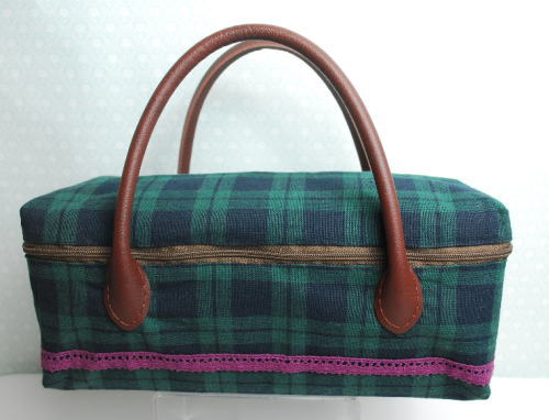 お人形とおでかけバッグ・22～23cmドールサイズ　グリーンチェック　【まるしぇらぱん】h2410-02LB