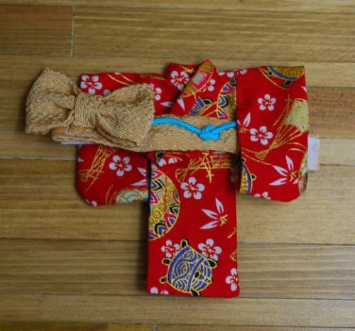 ＜新柄＞【オビツ11ｃｍ】　きせかえお着物　赤古典柄　　/Toshi