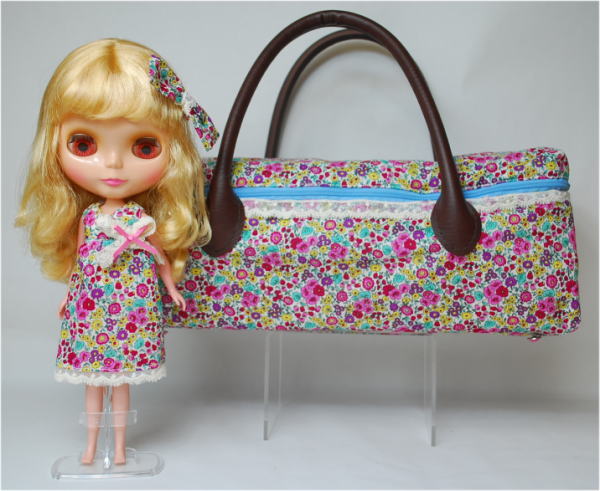 お人形とおでかけバッグ・大【ブライスドールサイズ】×カシュクールワンピ・ヘアアクセ　セット　ma2405-010